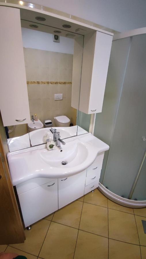 Apartment Wine & Olive Oil Mofardin โคเปร์ ภายนอก รูปภาพ