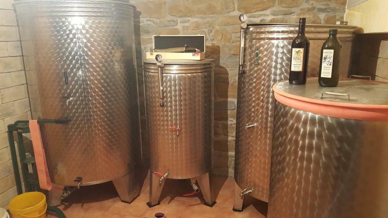 Apartment Wine & Olive Oil Mofardin โคเปร์ ภายนอก รูปภาพ
